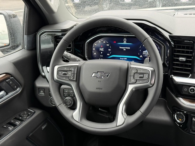 Chevrolet Silverado 1500 Vehicle Full-screen Gallery Image 8