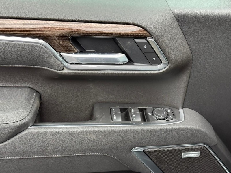 Chevrolet Silverado 1500 Vehicle Full-screen Gallery Image 11