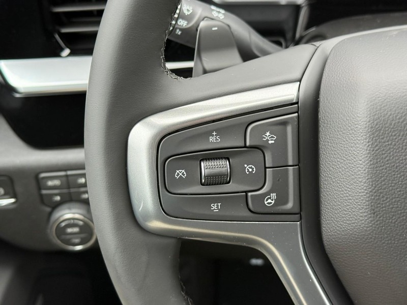 Chevrolet Silverado 1500 Vehicle Full-screen Gallery Image 12