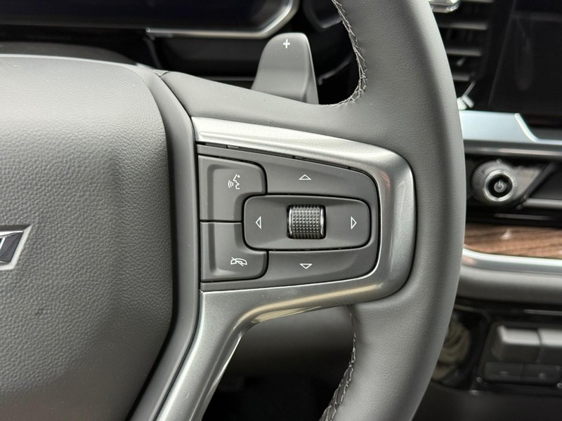 Chevrolet Silverado 1500 Vehicle Full-screen Gallery Image 13