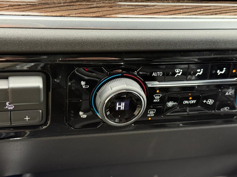 Chevrolet Silverado 1500 Vehicle Full-screen Gallery Image 15