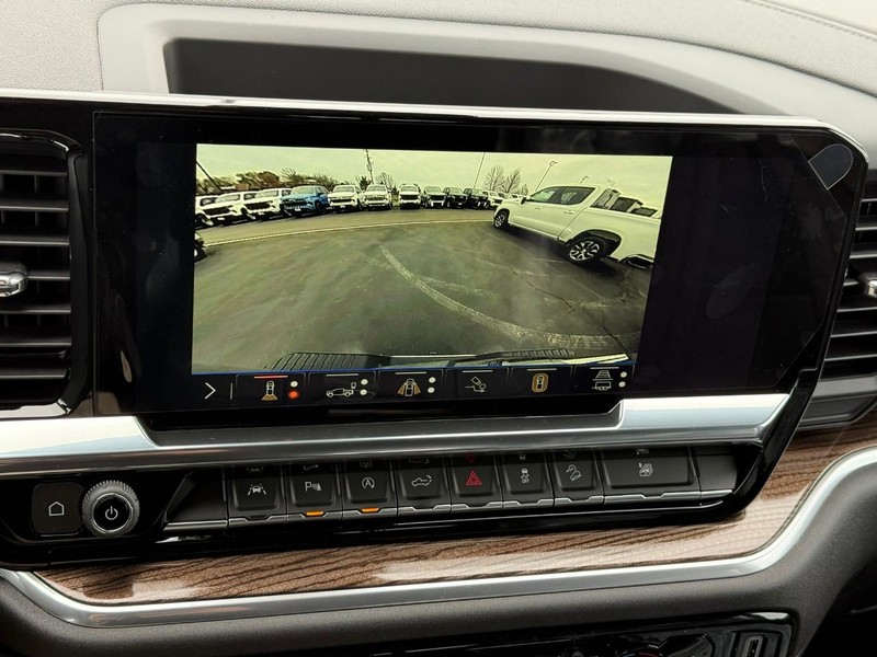 Chevrolet Silverado 1500 Vehicle Full-screen Gallery Image 16