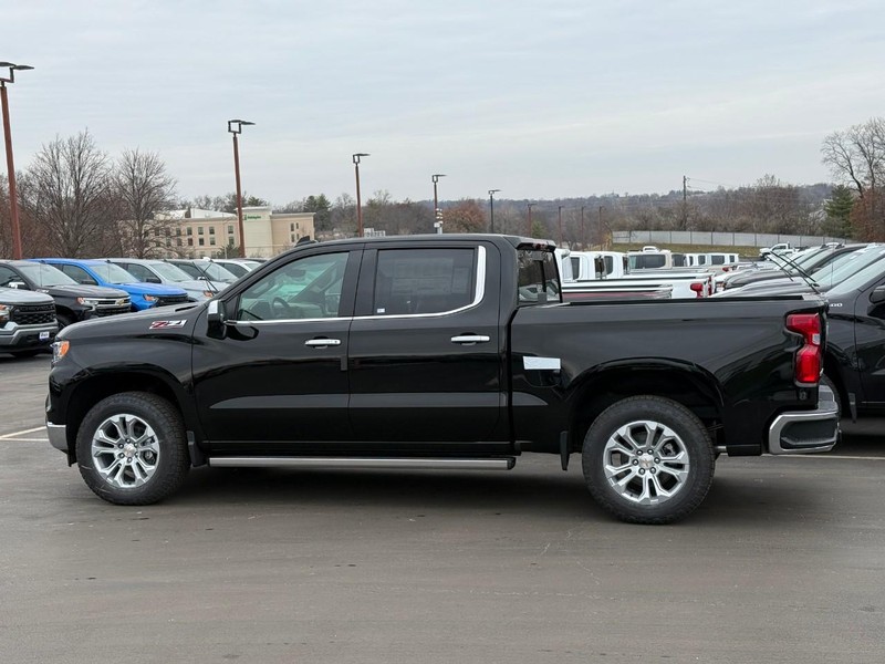 Chevrolet Silverado 1500 Vehicle Full-screen Gallery Image 2