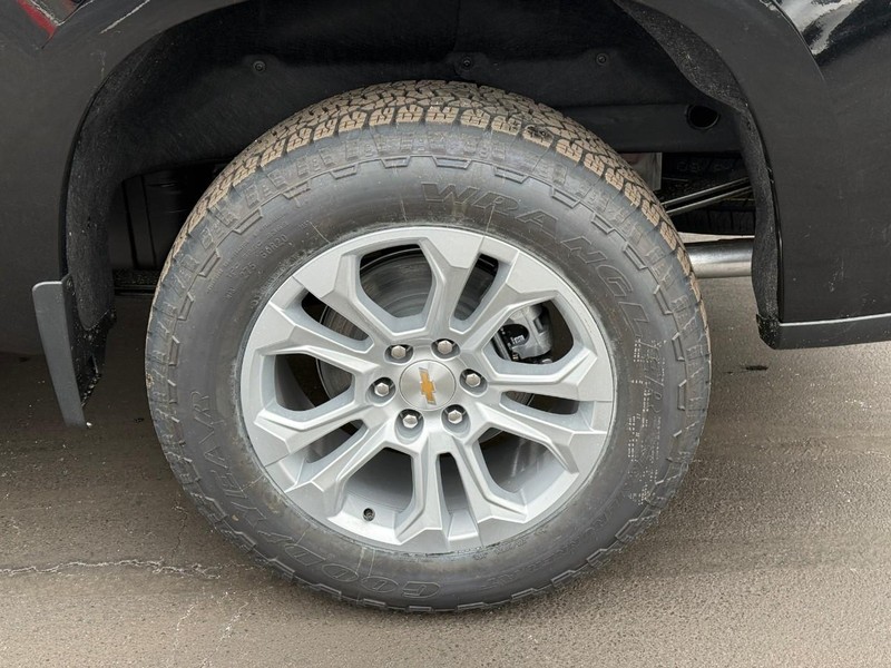 Chevrolet Silverado 1500 Vehicle Full-screen Gallery Image 4