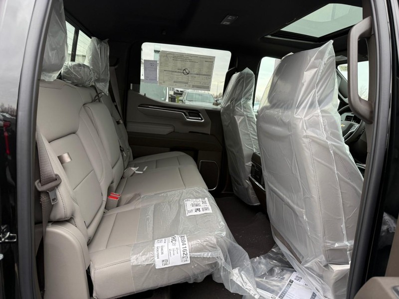 Chevrolet Silverado 1500 Vehicle Full-screen Gallery Image 5