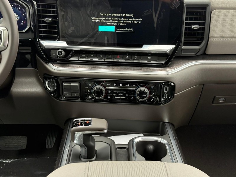 Chevrolet Silverado 1500 Vehicle Full-screen Gallery Image 9