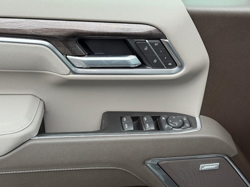 Chevrolet Silverado 1500 Vehicle Full-screen Gallery Image 10