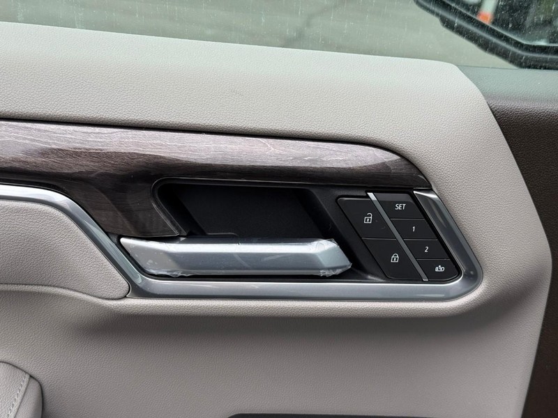 Chevrolet Silverado 1500 Vehicle Full-screen Gallery Image 11