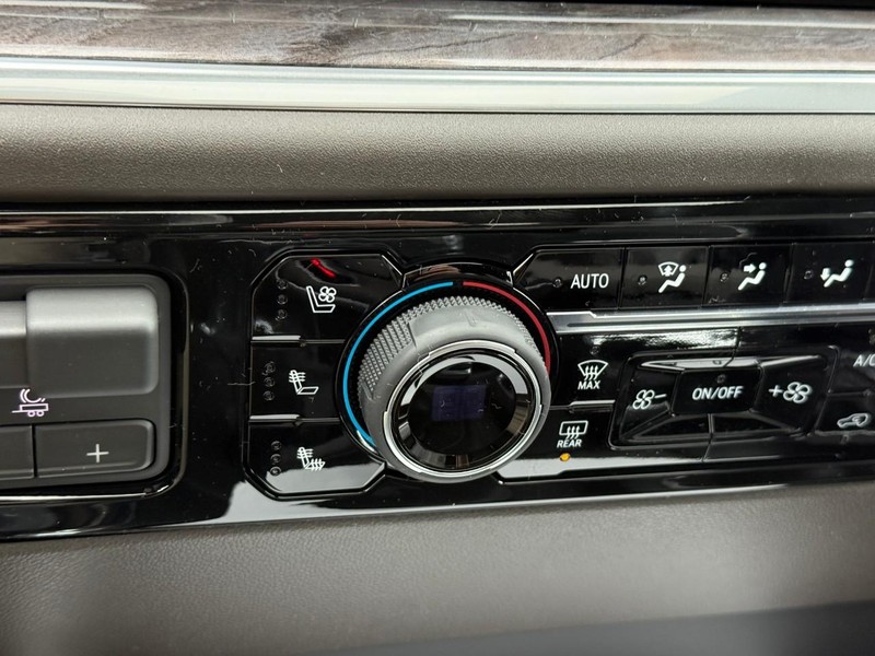 Chevrolet Silverado 1500 Vehicle Full-screen Gallery Image 13