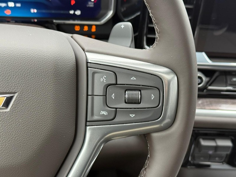 Chevrolet Silverado 1500 Vehicle Full-screen Gallery Image 14