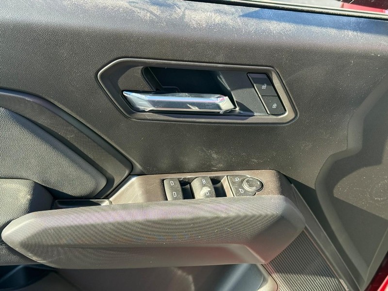 Chevrolet Colorado Vehicle Full-screen Gallery Image 9