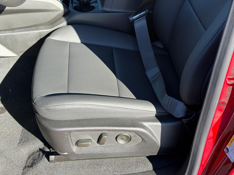 Chevrolet Colorado Vehicle Full-screen Gallery Image 10