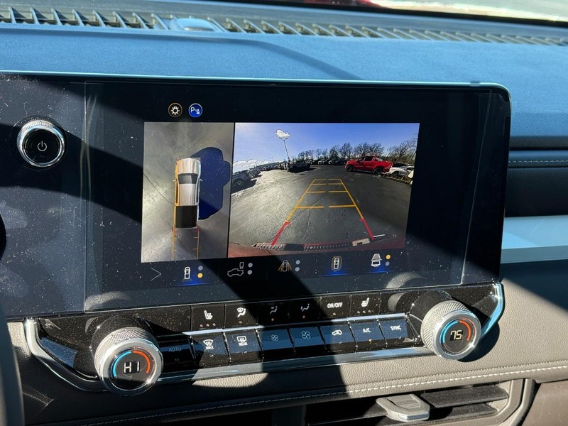 Chevrolet Colorado Vehicle Full-screen Gallery Image 13