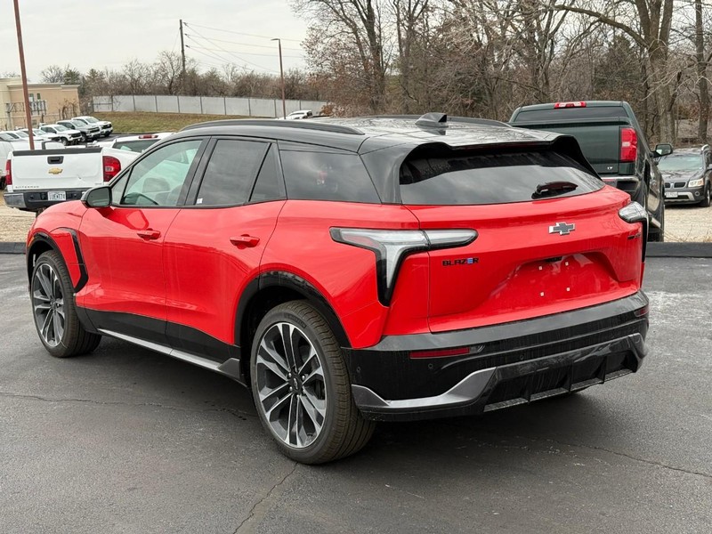 Chevrolet Blazer EV Vehicle Full-screen Gallery Image 3