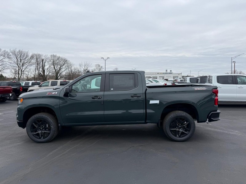 Chevrolet Silverado 1500 Vehicle Full-screen Gallery Image 2
