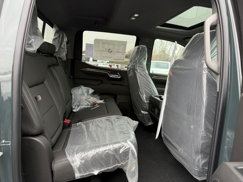 Chevrolet Silverado 1500 Vehicle Full-screen Gallery Image 5