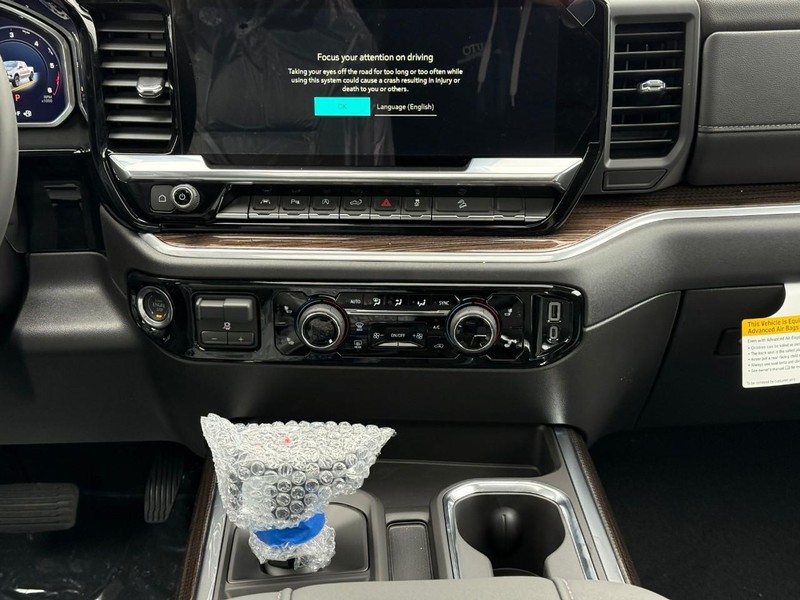 Chevrolet Silverado 1500 Vehicle Full-screen Gallery Image 9