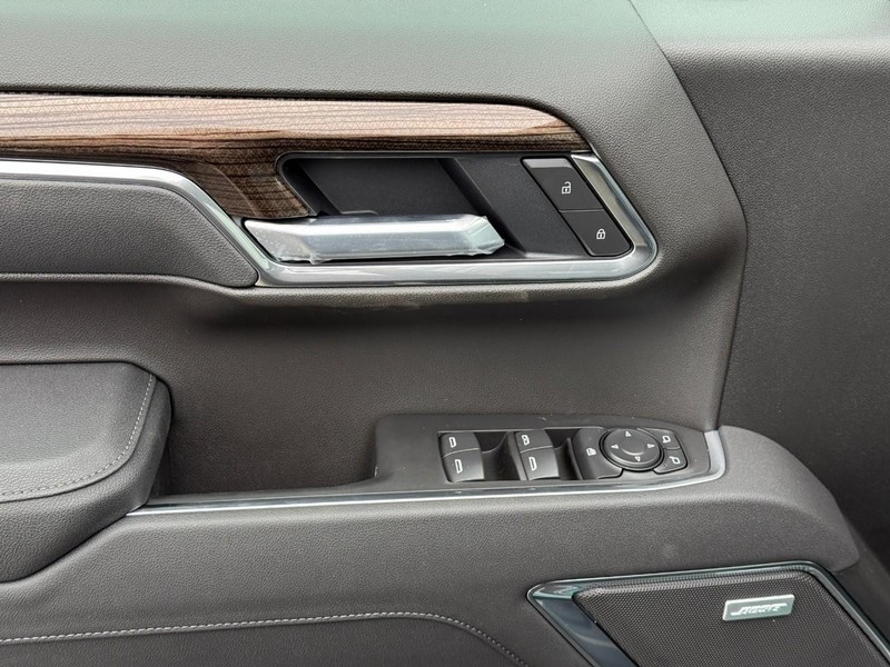 Chevrolet Silverado 1500 Vehicle Full-screen Gallery Image 10