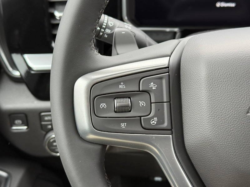 Chevrolet Silverado 1500 Vehicle Full-screen Gallery Image 12