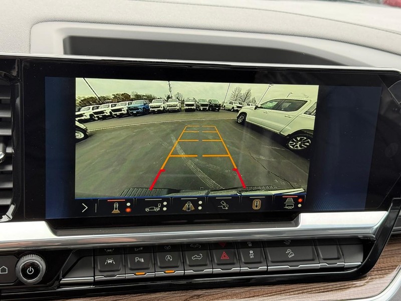 Chevrolet Silverado 1500 Vehicle Full-screen Gallery Image 14