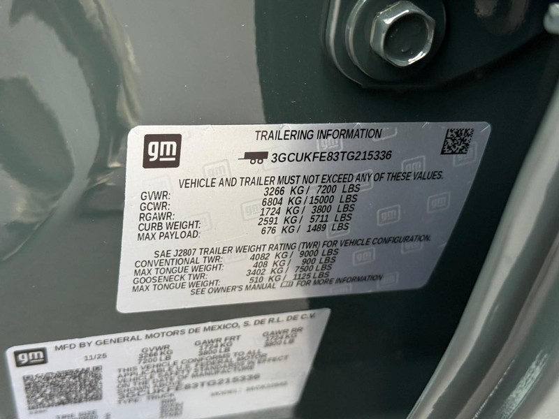 Chevrolet Silverado 1500 Vehicle Full-screen Gallery Image 15