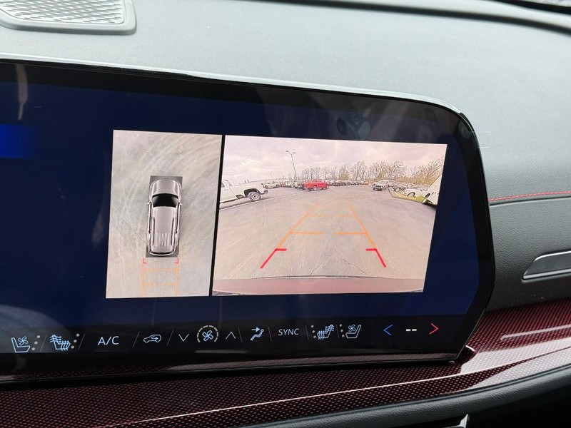 Chevrolet Traverse Vehicle Full-screen Gallery Image 17