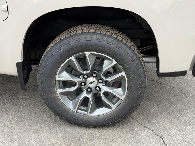 Chevrolet Silverado 1500 Vehicle Full-screen Gallery Image 4