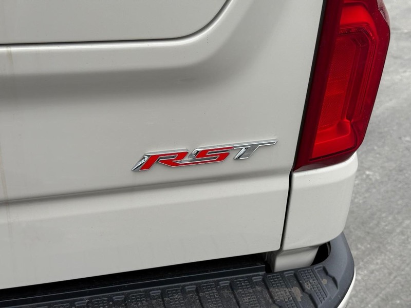 Chevrolet Silverado 1500 Vehicle Full-screen Gallery Image 5