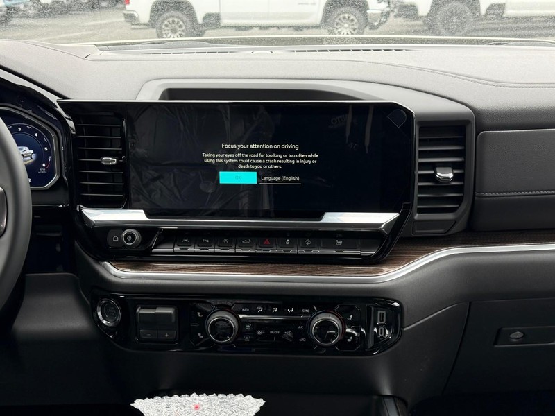 Chevrolet Silverado 1500 Vehicle Full-screen Gallery Image 9