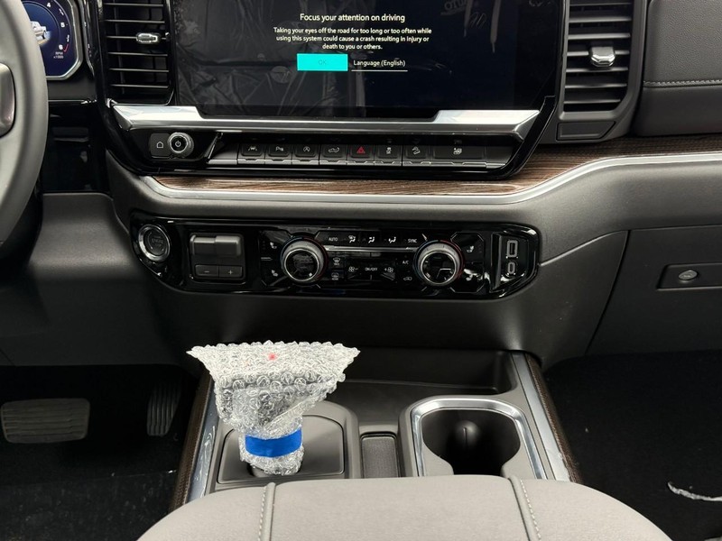 Chevrolet Silverado 1500 Vehicle Full-screen Gallery Image 10