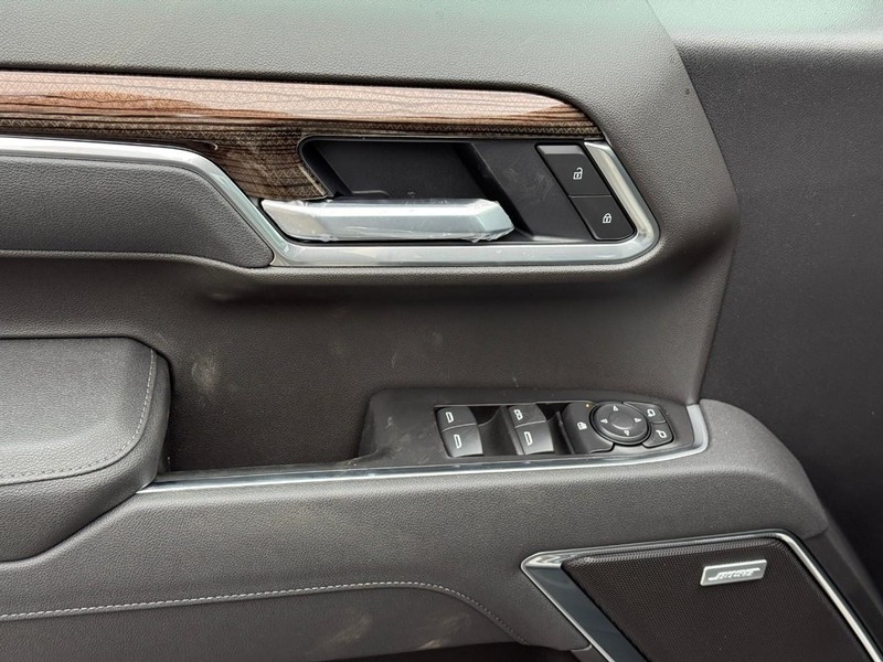 Chevrolet Silverado 1500 Vehicle Full-screen Gallery Image 11