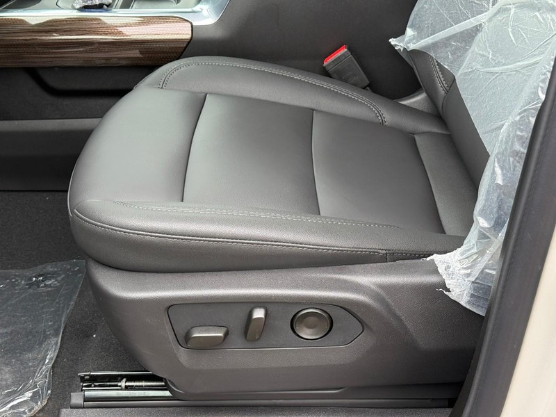 Chevrolet Silverado 1500 Vehicle Full-screen Gallery Image 12