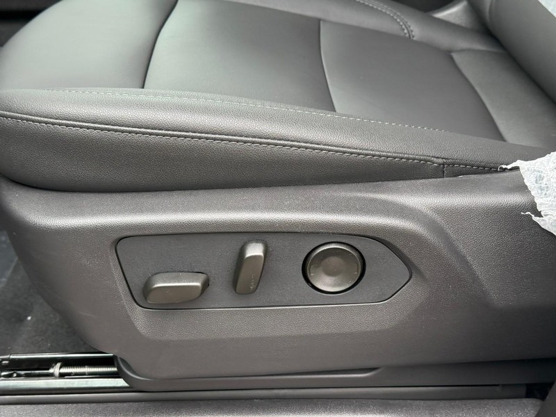 Chevrolet Silverado 1500 Vehicle Full-screen Gallery Image 13