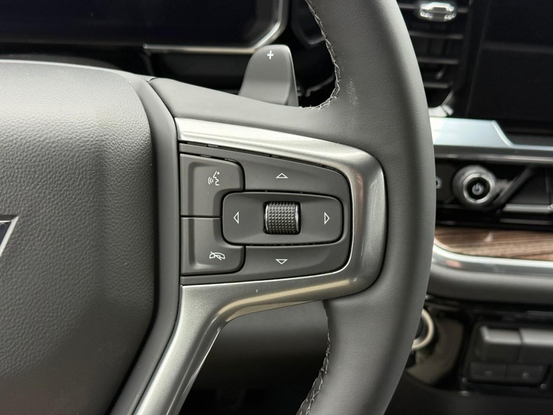 Chevrolet Silverado 1500 Vehicle Full-screen Gallery Image 15