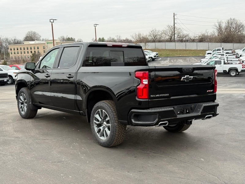 Chevrolet Silverado 1500 Vehicle Full-screen Gallery Image 3