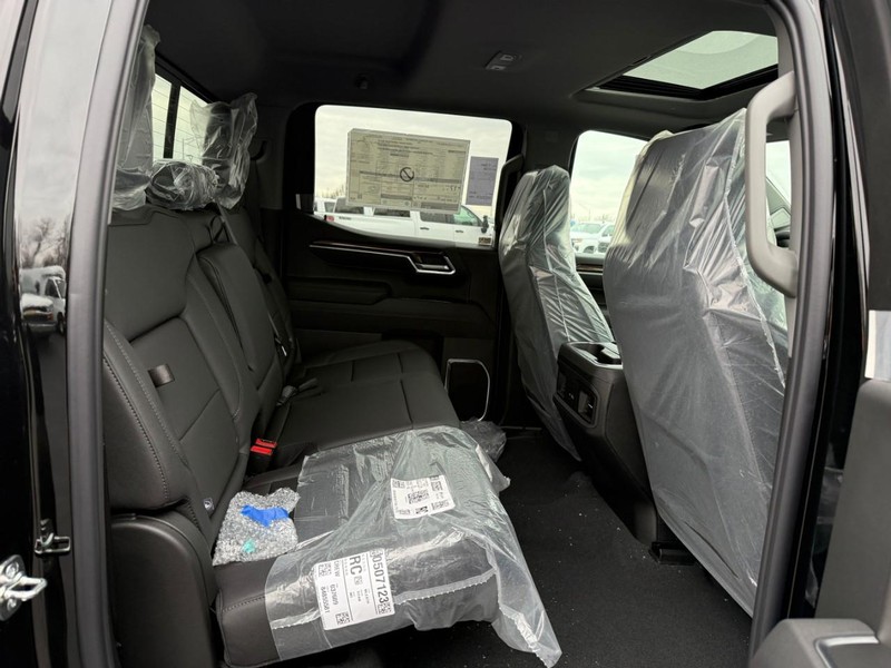 Chevrolet Silverado 1500 Vehicle Full-screen Gallery Image 6