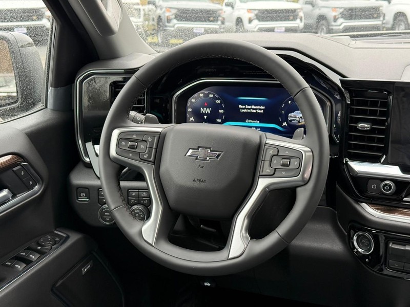 Chevrolet Silverado 1500 Vehicle Full-screen Gallery Image 8