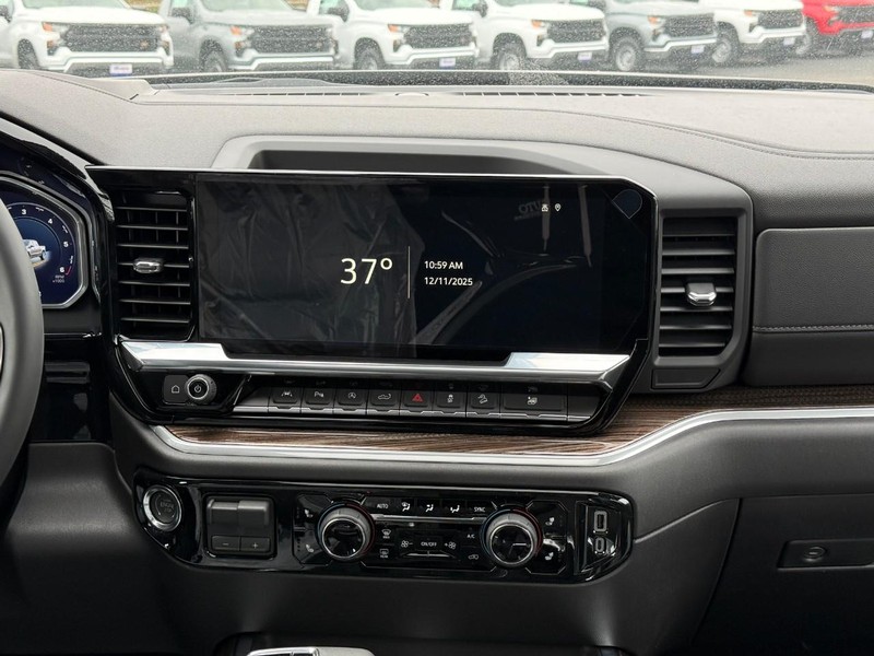 Chevrolet Silverado 1500 Vehicle Full-screen Gallery Image 9