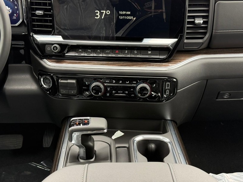 Chevrolet Silverado 1500 Vehicle Full-screen Gallery Image 10