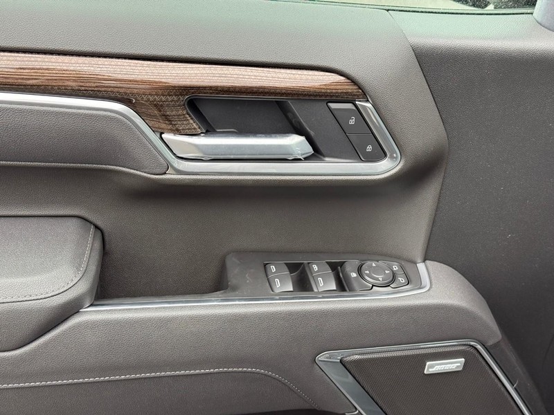 Chevrolet Silverado 1500 Vehicle Full-screen Gallery Image 11