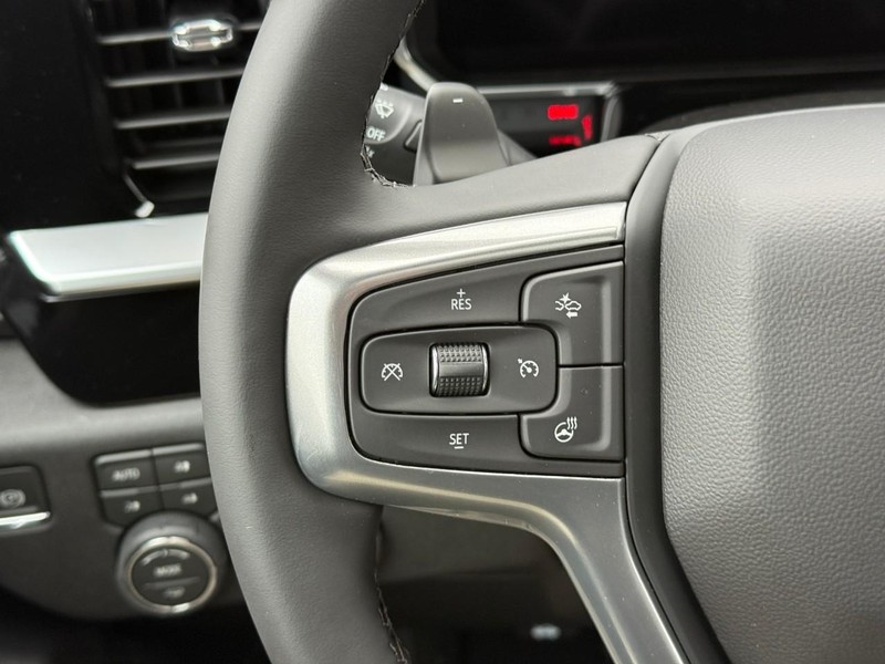 Chevrolet Silverado 1500 Vehicle Full-screen Gallery Image 12