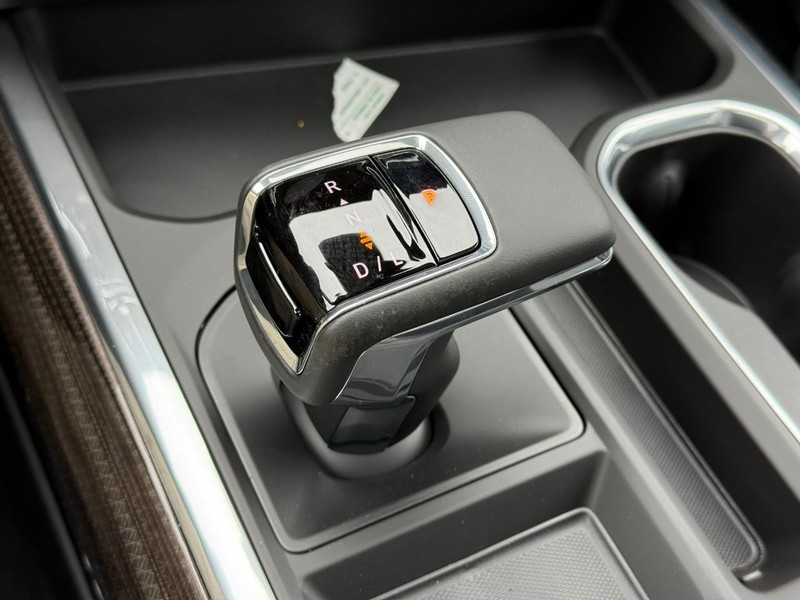 Chevrolet Silverado 1500 Vehicle Full-screen Gallery Image 14