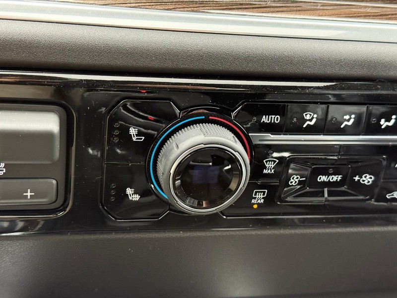 Chevrolet Silverado 1500 Vehicle Full-screen Gallery Image 15