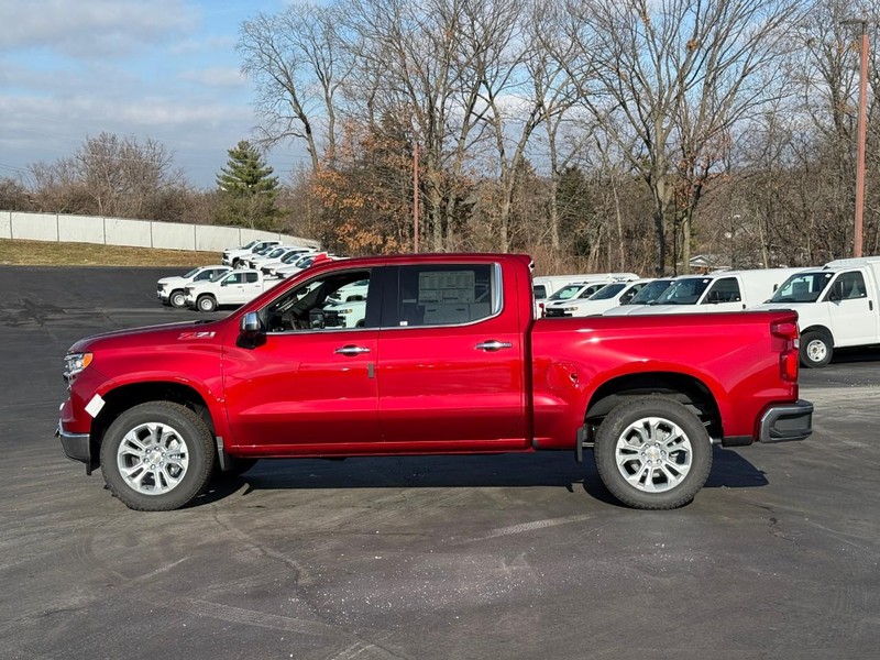 Chevrolet Silverado 1500 Vehicle Full-screen Gallery Image 2