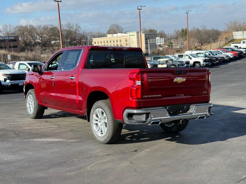 Chevrolet Silverado 1500 Vehicle Full-screen Gallery Image 3