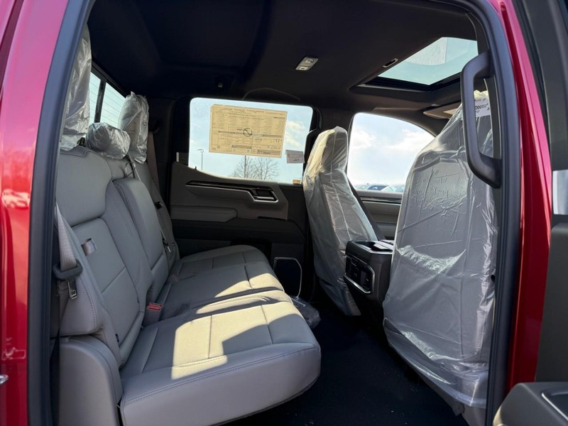 Chevrolet Silverado 1500 Vehicle Full-screen Gallery Image 6