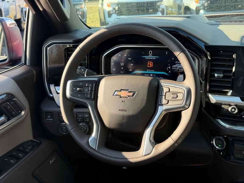 Chevrolet Silverado 1500 Vehicle Full-screen Gallery Image 8