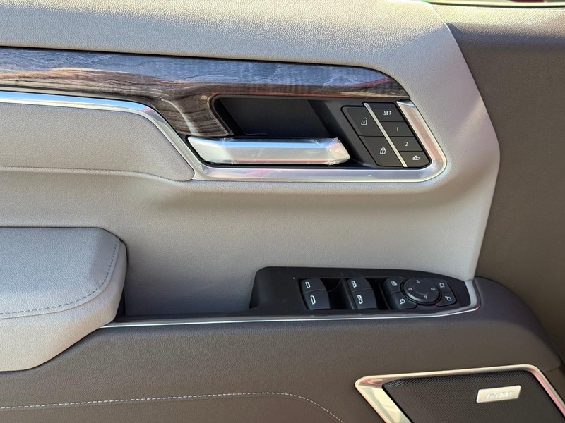 Chevrolet Silverado 1500 Vehicle Full-screen Gallery Image 11