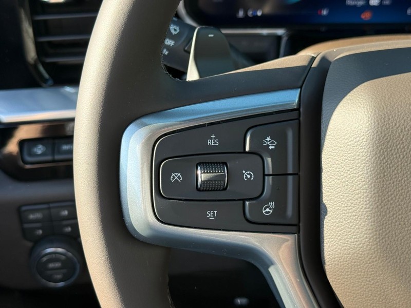 Chevrolet Silverado 1500 Vehicle Full-screen Gallery Image 14