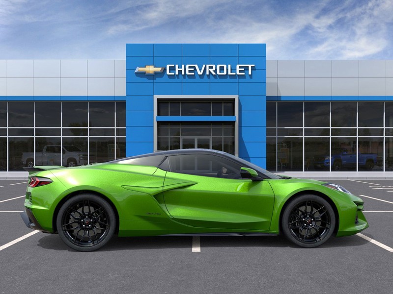 Chevrolet Corvette Vehicle Full-screen Gallery Image 5